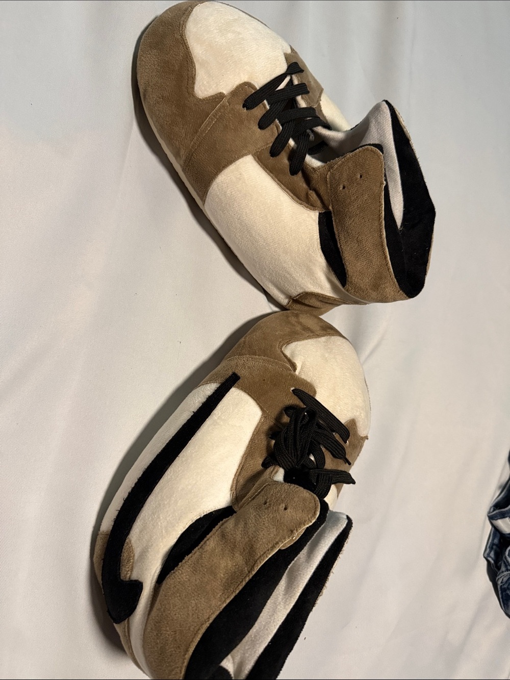 Men’s Plush Sneaker Style Slippers – Size L/XL – Brown/Cream/Black